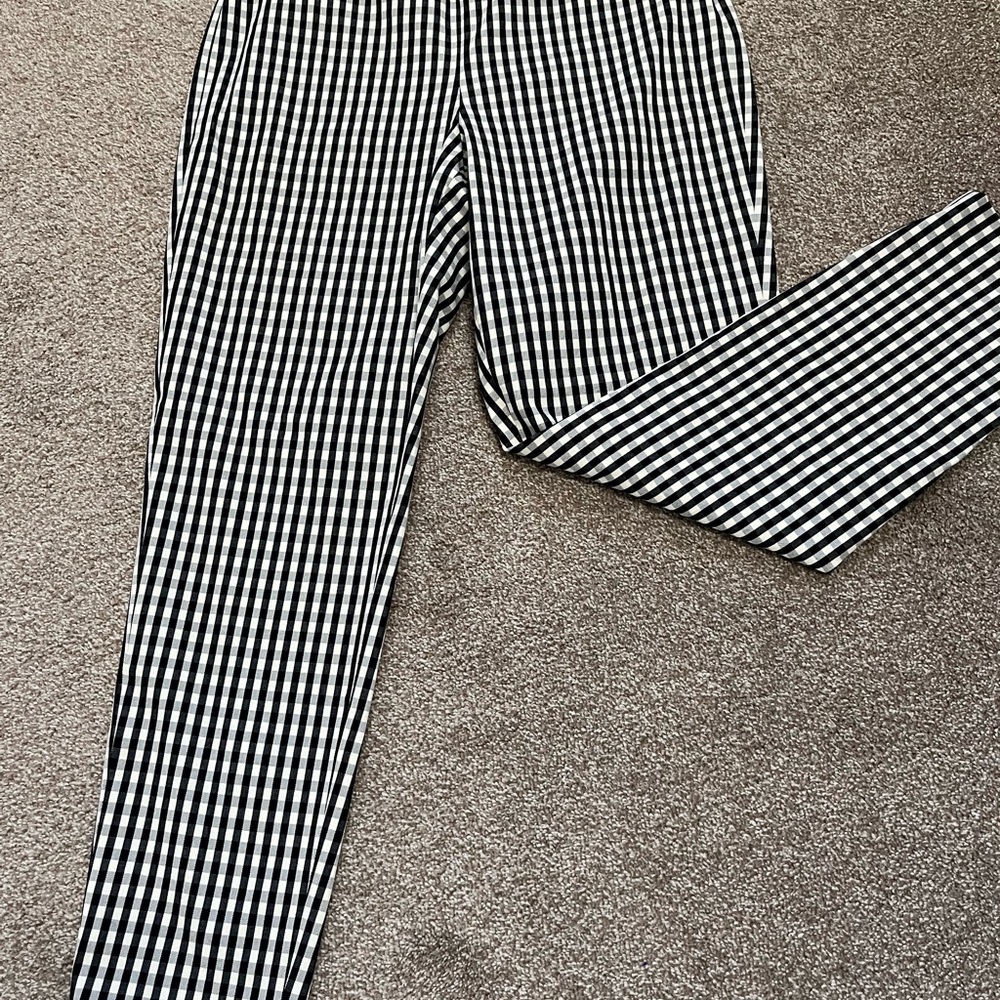 Black & cream Elie Tahari pants